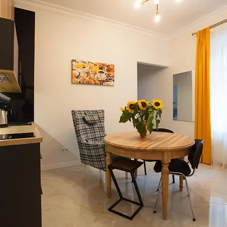 Friends House- сучасні в центрі львова