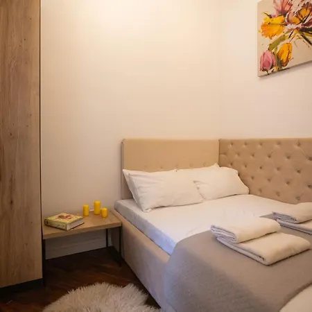 Friends House- сучасні в центрі львова