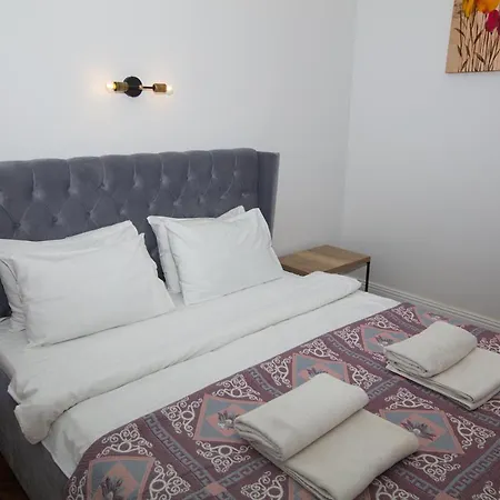 Friends House- сучасні в центрі львова Lviv