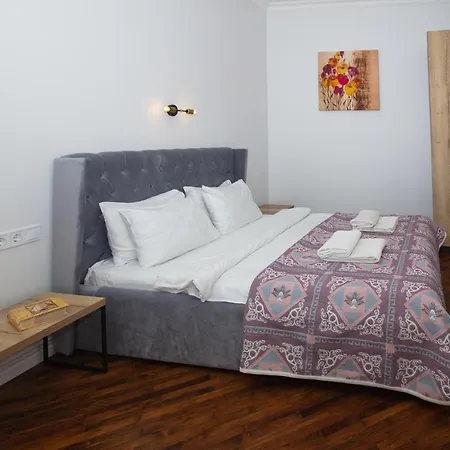 Friends House- сучасні в центрі львова *