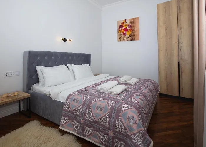 Friends House- сучасні в центрі львова לבוב