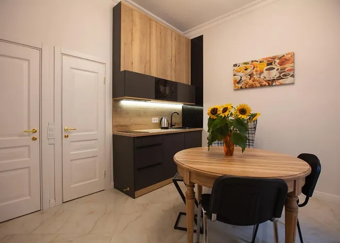 Friends House- сучасні в центрі львова * Lwów