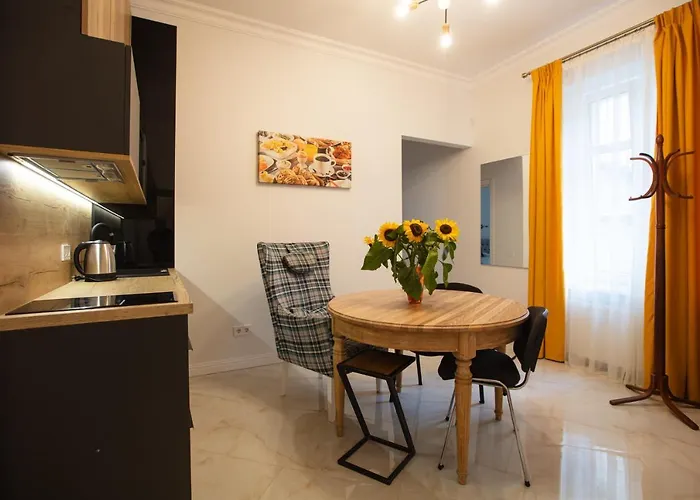 Friends House- сучасні в центрі львова