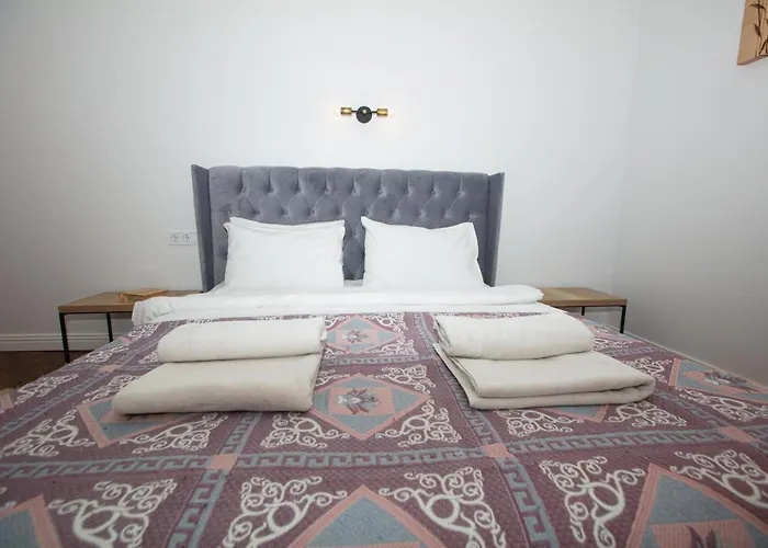 Friends House- сучасні в центрі львова Lwów