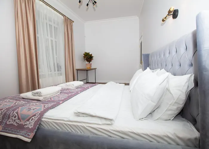 Friends House- сучасні в центрі львова * Lwów