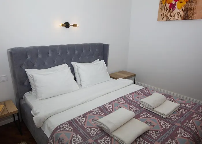 Friends House- сучасні в центрі львова Lwów